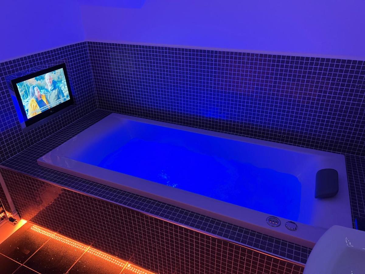 Luxurious 4 Bedroom Home In The Heart Of The Cotswolds With Hot Tub! Stow-on-the-Wold Εξωτερικό φωτογραφία
