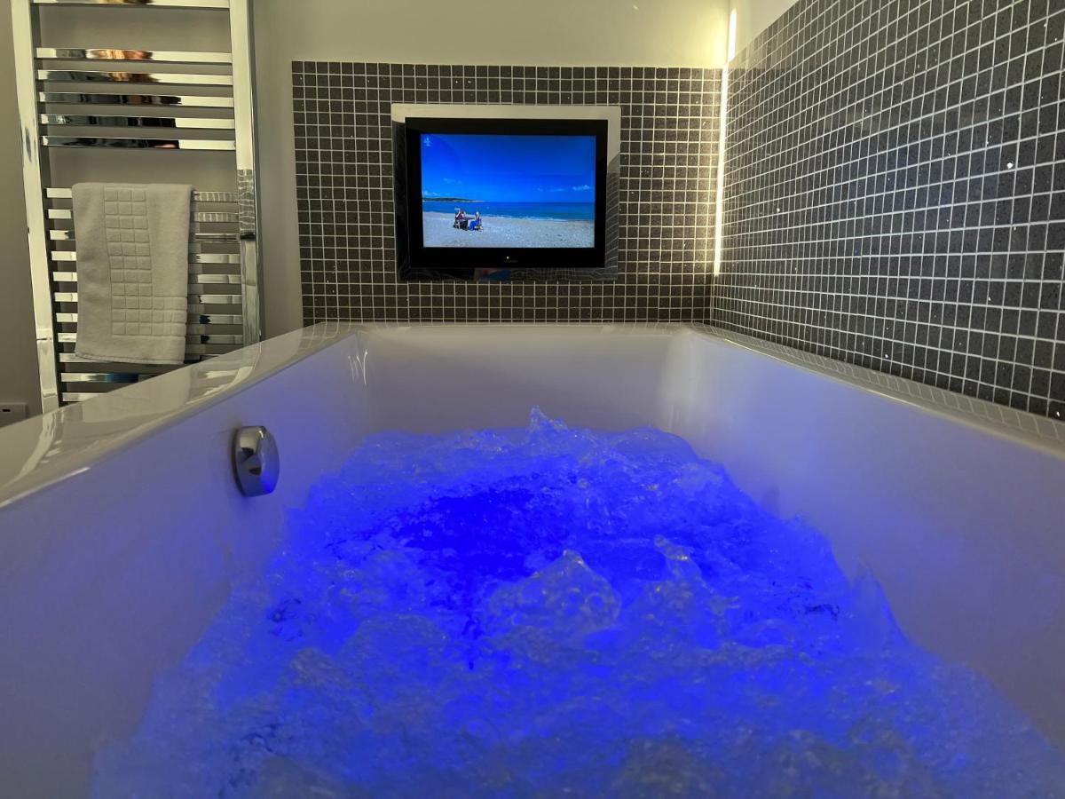 Luxurious 4 Bedroom Home In The Heart Of The Cotswolds With Hot Tub! Stow-on-the-Wold Εξωτερικό φωτογραφία