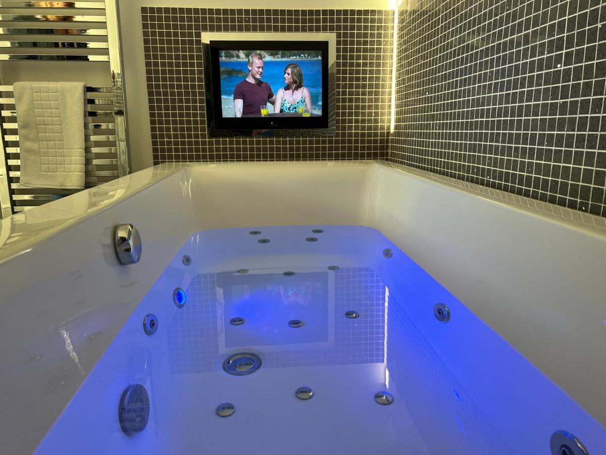 Luxurious 4 Bedroom Home In The Heart Of The Cotswolds With Hot Tub! Stow-on-the-Wold Εξωτερικό φωτογραφία