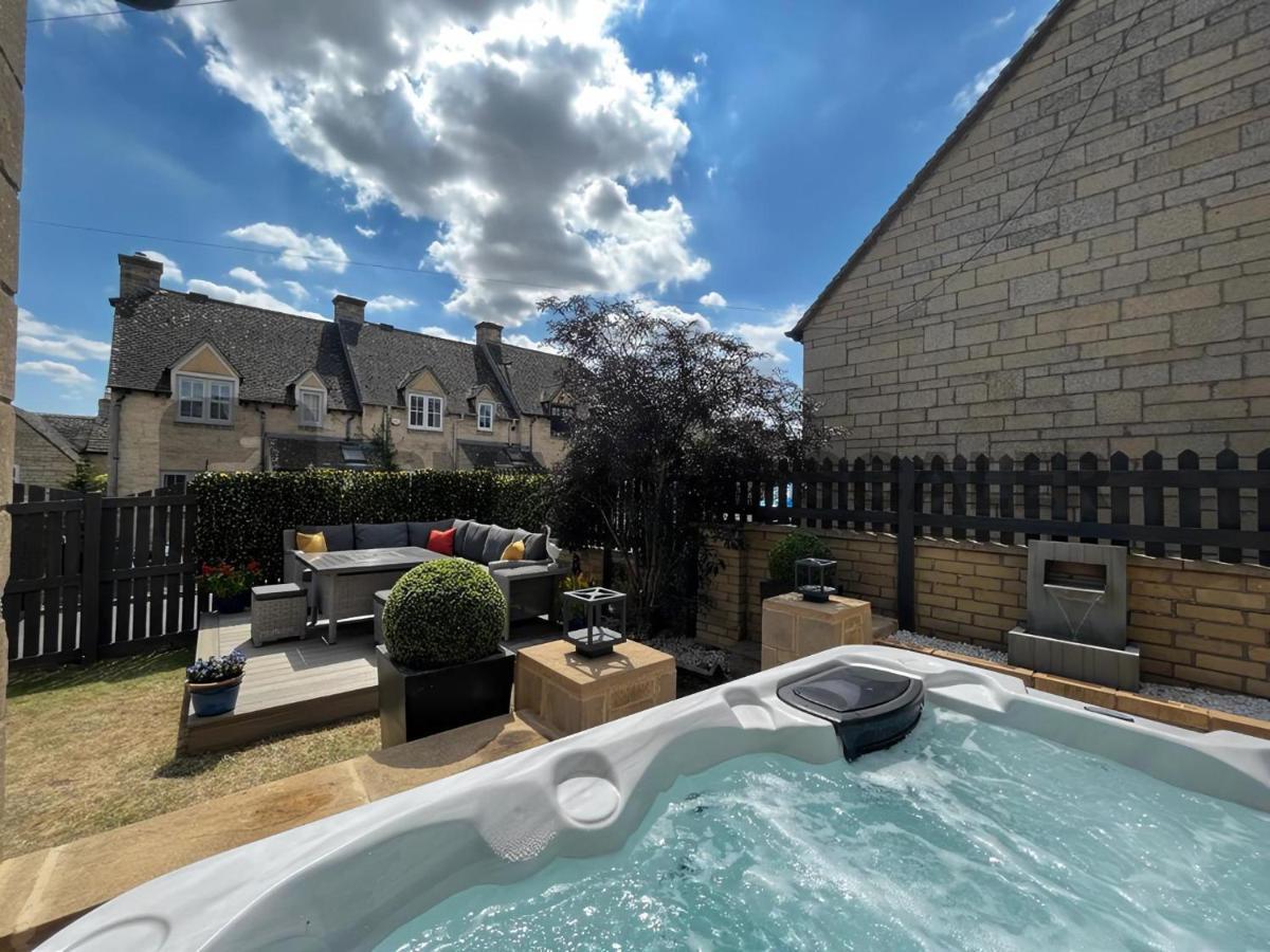 Luxurious 4 Bedroom Home In The Heart Of The Cotswolds With Hot Tub! Stow-on-the-Wold Εξωτερικό φωτογραφία